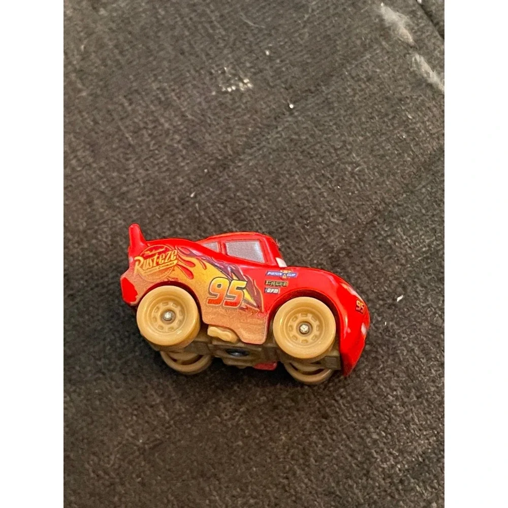 Disney Pixar Cars  Mini Racer Dirt Track Lightning  McQueen